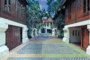 thai-style-2-story-house-bts-ekamai-920071001-10535