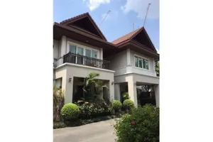 for-rent-a-stunning-house-with-private-pool-in-a-secure-compound-at-sukhumvit-36-920071001-12419
