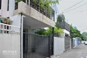 for-rent-modern-townhome-ekkamai-bts-ekamai-station-920071001-12894